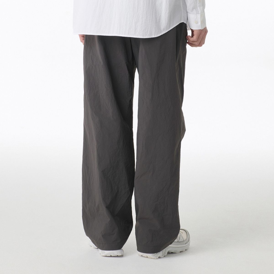 Nylon Crease One-Tuck Wide Banding Pants [Gunmetal]