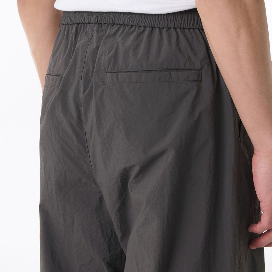 Nylon Crease One-Tuck Wide Banding Pants [Gunmetal]