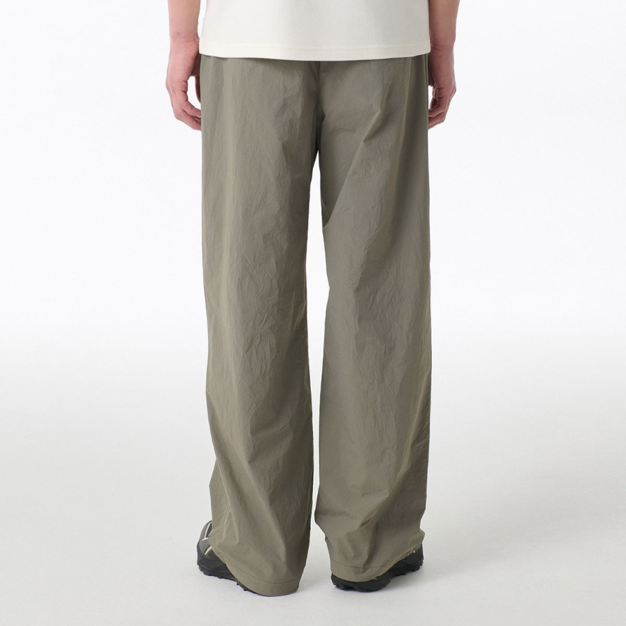 Nylon Crease One-Tuck Wide Banding Pants [Dusty Khaki]