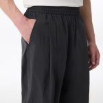 Nylon Crease One-Tuck Wide Banding Pants [Black]
