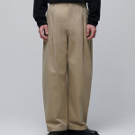 Curved Wide Chino Pants [Beige]
