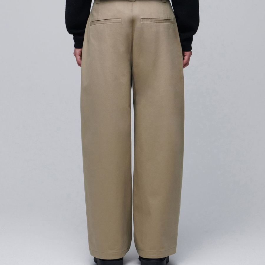 Curved Wide Chino Pants [Beige]