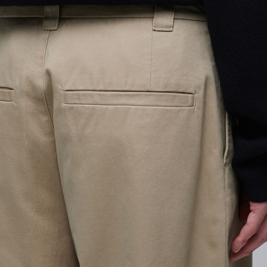 Curved Wide Chino Pants [Beige]