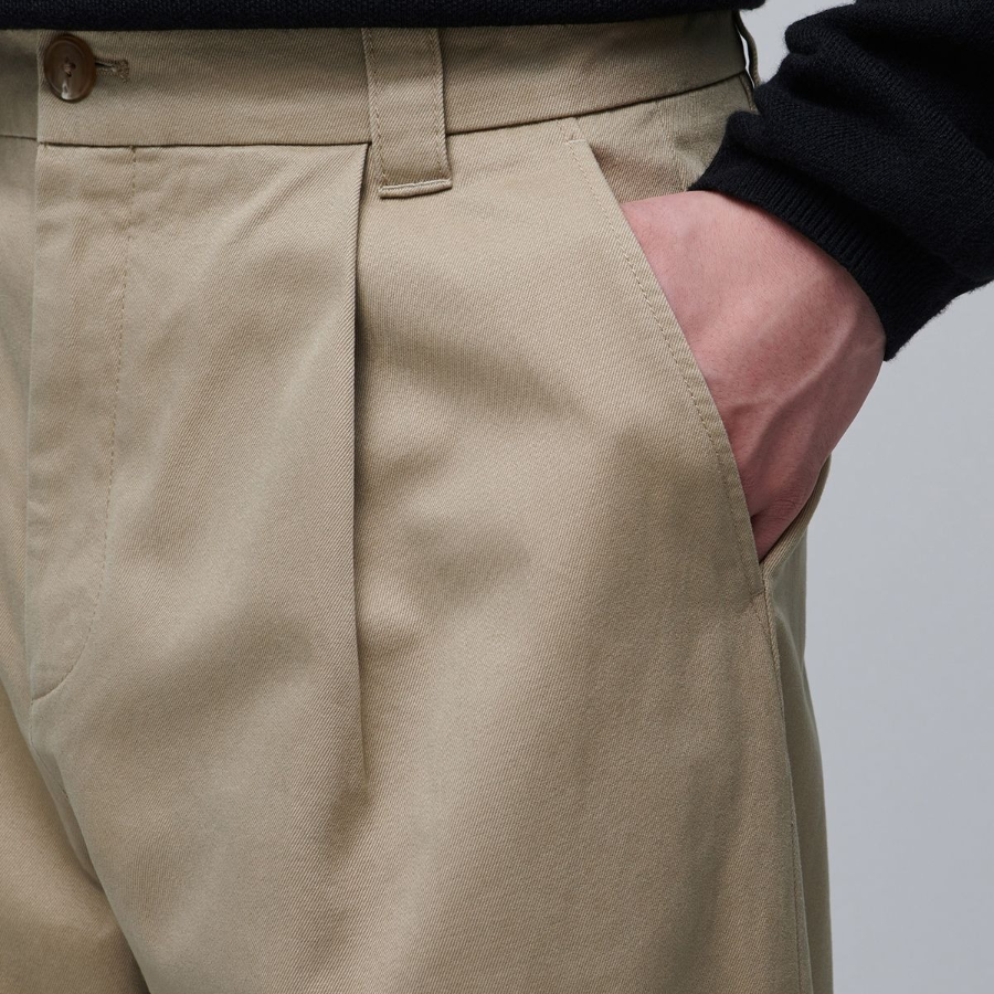 Curved Wide Chino Pants [Beige]