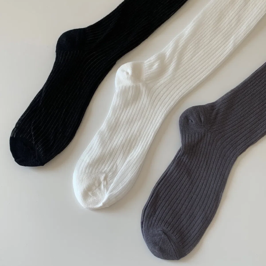 Полупрозрачные гольфы в полоску в стиле баллекор — утончённость и лёгкость в каждой детали