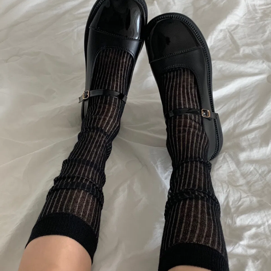 Полупрозрачные гольфы в полоску в стиле баллекор — утончённость и лёгкость в каждой детали