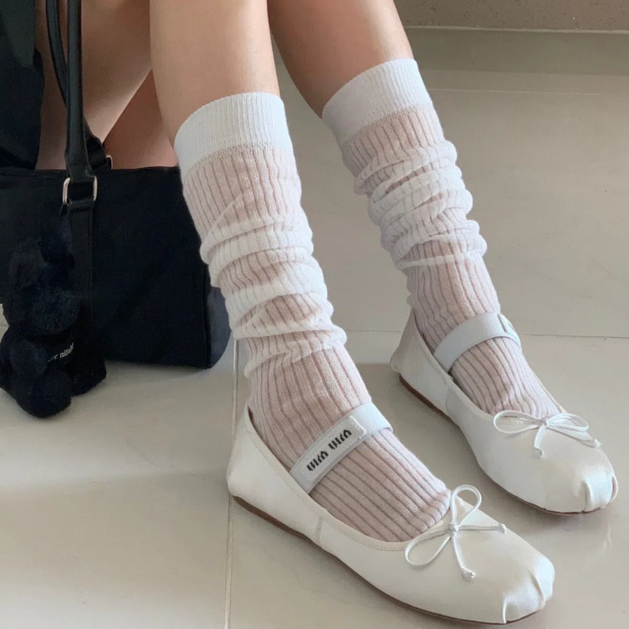 Полупрозрачные гольфы в полоску в стиле баллекор — утончённость и лёгкость в каждой детали