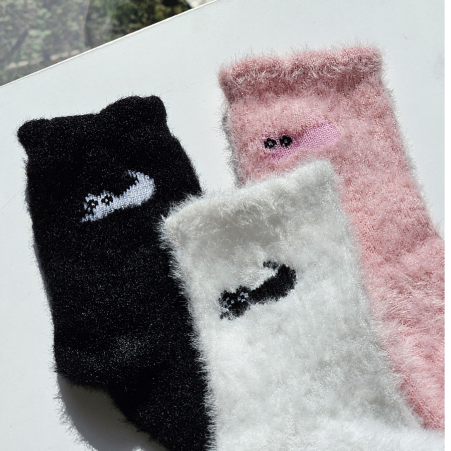 Набор из 3 пар ангоровых носков с котиками — мягкое тепло и милый стиль для зимы (черный, белый, розовый)