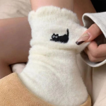 Набор из 3 пар ангоровых носков с котиками — мягкое тепло и милый стиль для зимы (черный, белый, розовый)