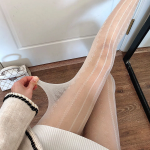 Sainte кружевные колготки с вертикальной полоской — изысканный силуэт и акцент на деталях