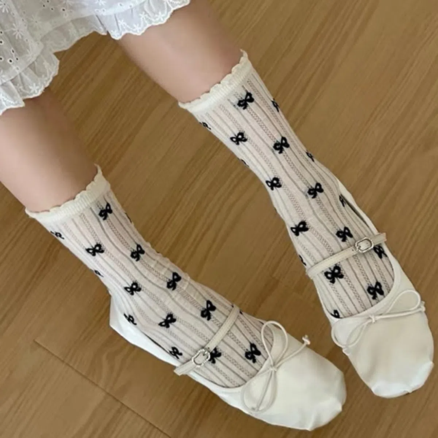 Полупрозрачные носки Hinako с горошком, рюшей и бантом — романтичный акцент на каждый день