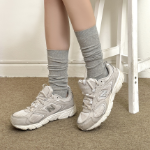 Длинные гольфы-вармеры в рубчик — стильный комфорт на весну и лето