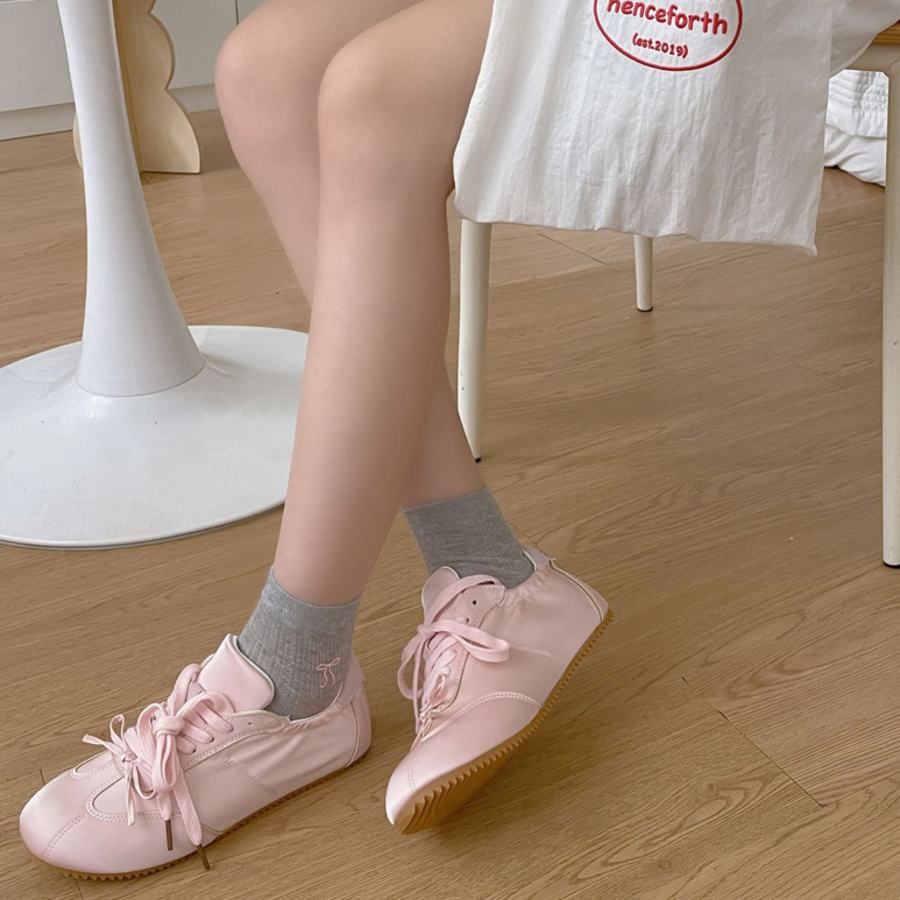 Полупрозрачные носки Mavebi с бантиком — лёгкий акцент в весенне-летнем образе