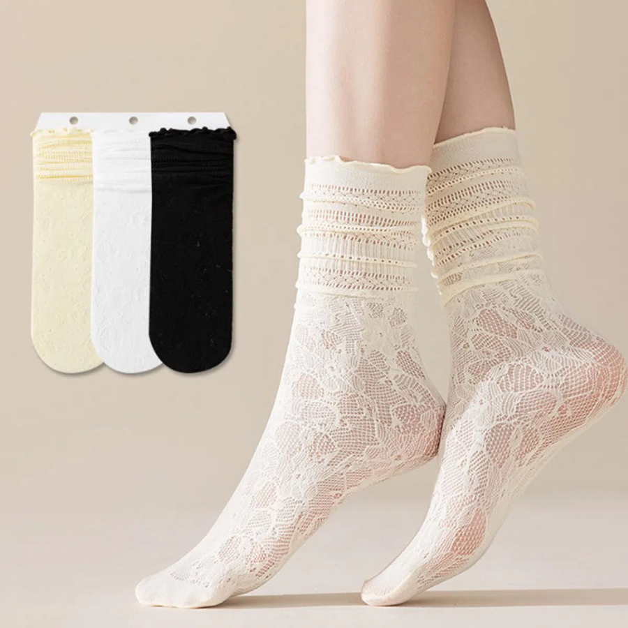 Полупрозрачные носки с кружевом и цветами — нежный штрих для летнего образа