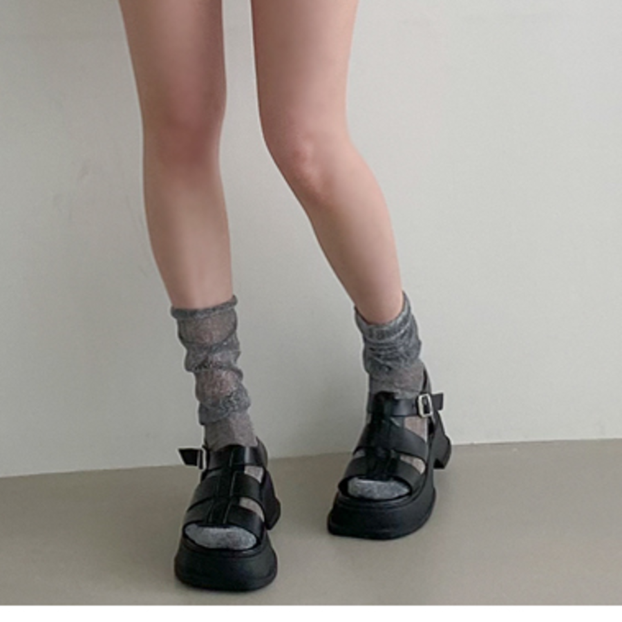 Полупрозрачные гольфы "Tulle Loose Socks" — воздушная многослойность с настроением Y2K