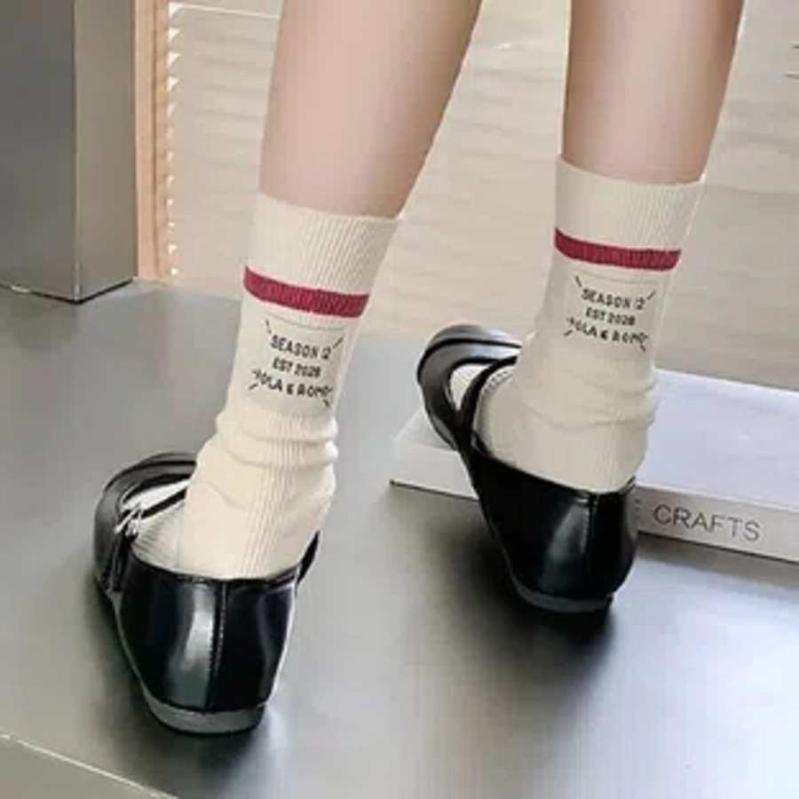 Носки с ваппен-лейблом — акцентный элемент для повседневного стиля