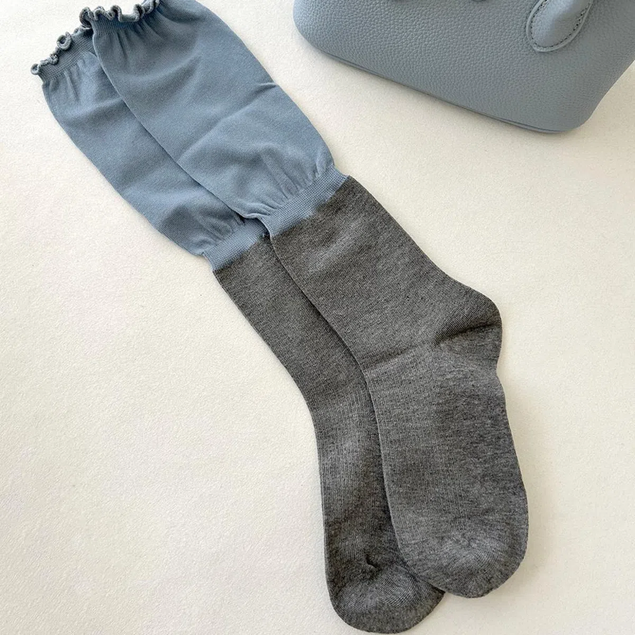 Frill Half-Half Knee Socks — стильные ни-саксы с контрастным дизайном и фестонами