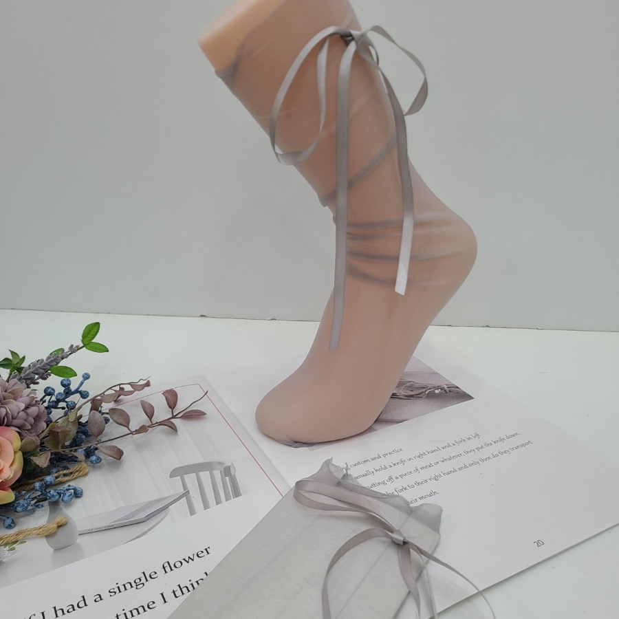 Lorian — женские полупрозрачные носки с рюшей и бантом для романтичного образа