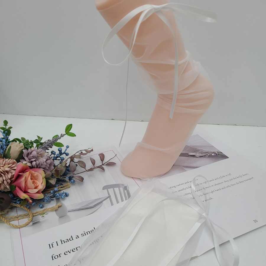 Lorian — женские полупрозрачные носки с рюшей и бантом для романтичного образа