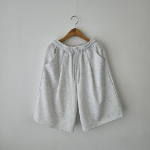 Бермуды с передними складками в спортивном стиле