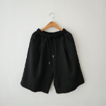 Бермуды с передними складками в спортивном стиле