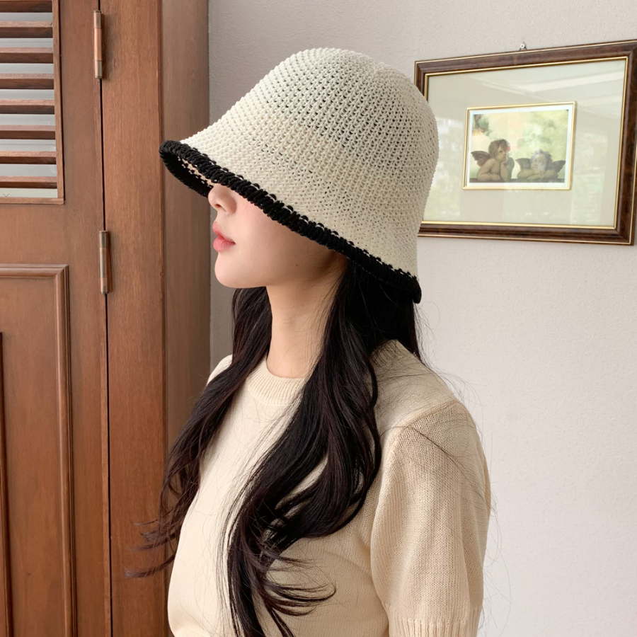 Nute Knit Raffia Bucket Hat — лёгкая вязаная шляпа в стиле натурального рафии