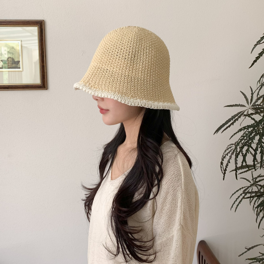 Nute Knit Raffia Bucket Hat — лёгкая вязаная шляпа в стиле натурального рафии