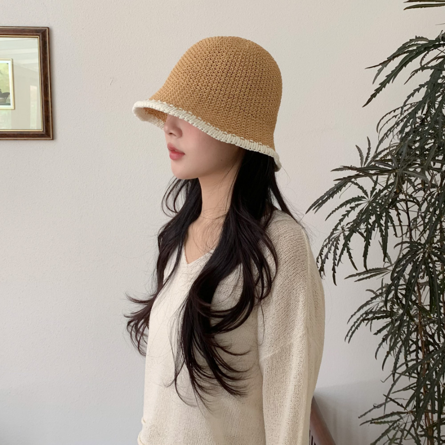 Nute Knit Raffia Bucket Hat — лёгкая вязаная шляпа в стиле натурального рафии