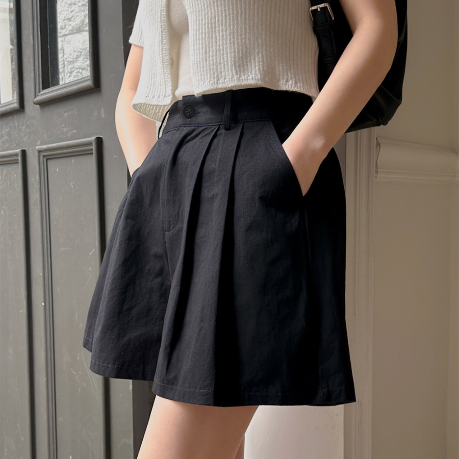 Короткие шорты с защипами "Unel"