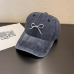Riroha Cap — винтажная кепка с вышивкой банта в повседневном стиле