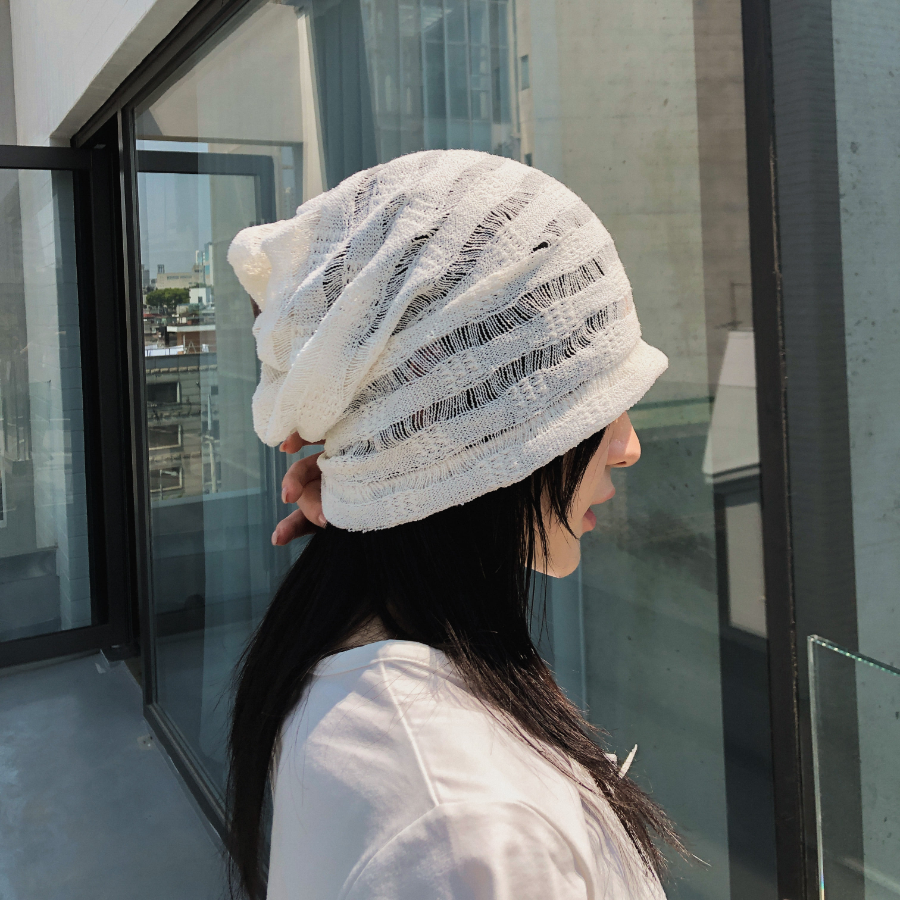 Летняя прозрачная вязаная шапочка "Summer Stripe" — лёгкий акцент в стиле casual