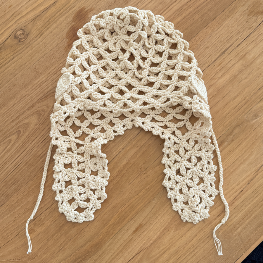 Летняя вязаная шапочка-сеточка с ростком — уникальный аксессуар с природным настроением