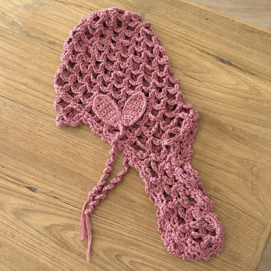 Летняя вязаная шапочка-сеточка с ростком — уникальный аксессуар с природным настроением