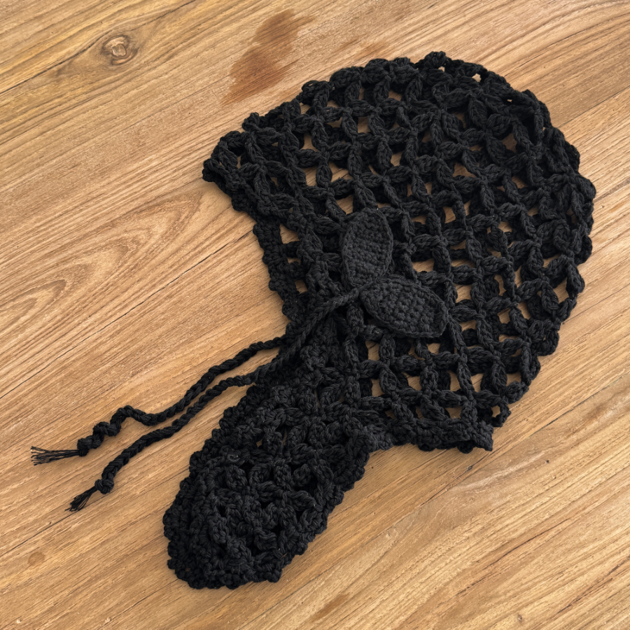 Летняя вязаная шапочка-сеточка с ростком — уникальный аксессуар с природным настроением