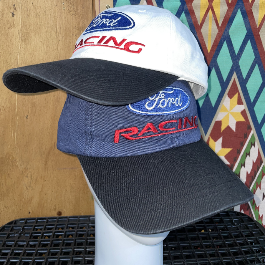 Бейсболка Racing — динамичный акцент в повседневном образе