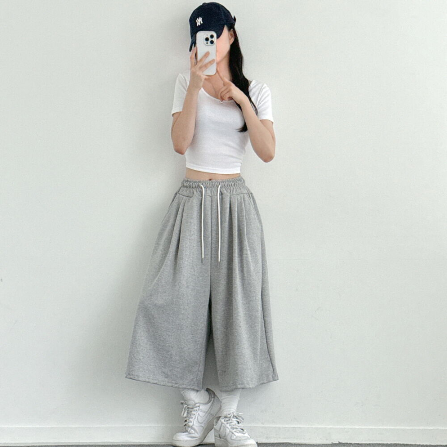 Унисекс бермуды 7/8 с защипами, широкий крой, спортивный стиль