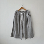 Унисекс бермуды 7/8 с защипами, широкий крой, спортивный стиль