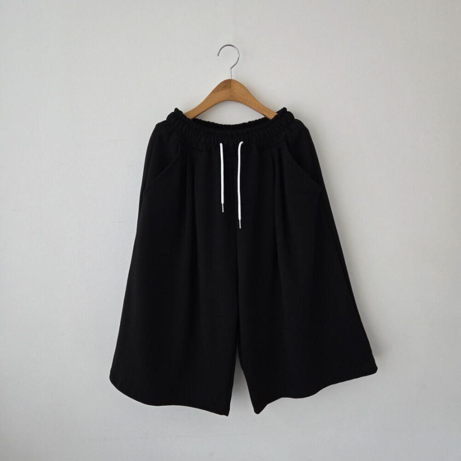 Унисекс бермуды 7/8 с защипами, широкий крой, спортивный стиль