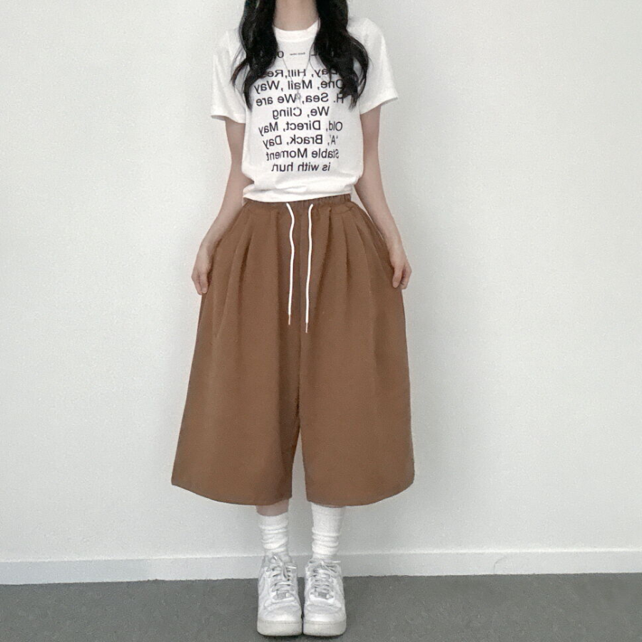 Унисекс бермуды 7/8 с защипами, широкий крой, спортивный стиль