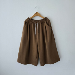 Унисекс бермуды 7/8 с защипами, широкий крой, спортивный стиль