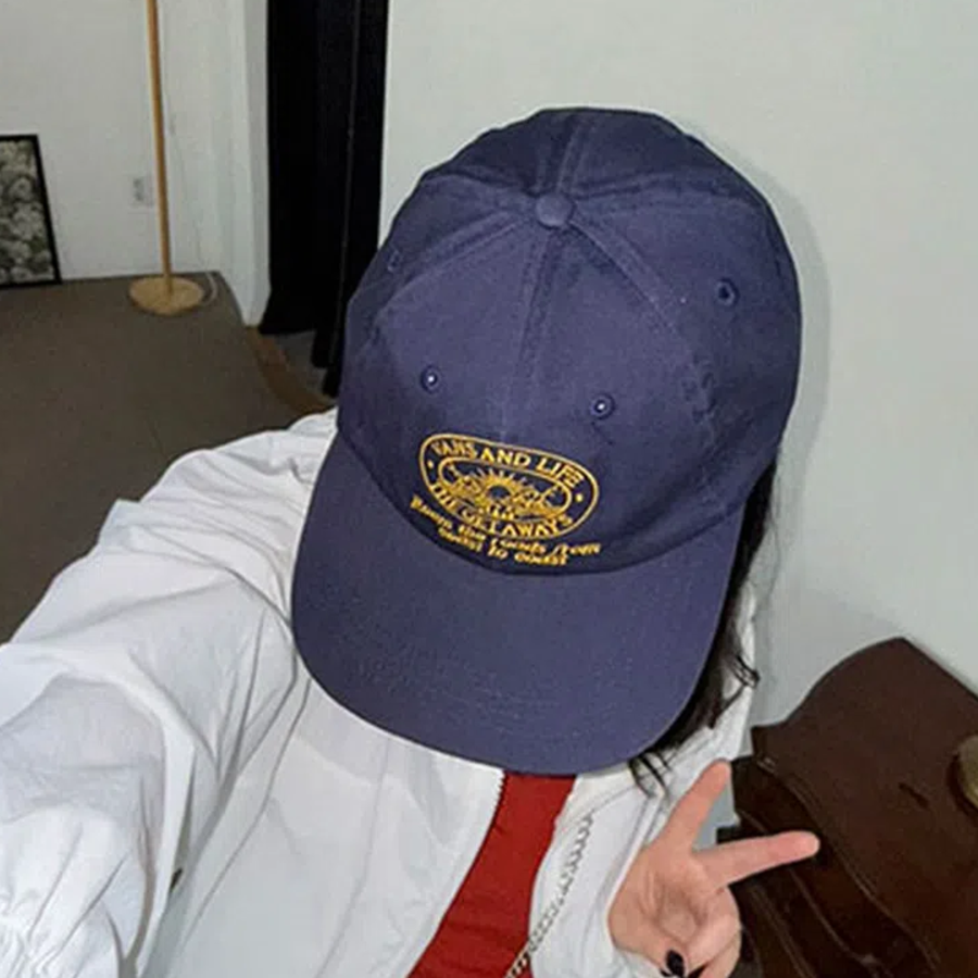 Кепка Life Embroidered Camp Cap — стильный и универсальный аксессуар для повседневного образа