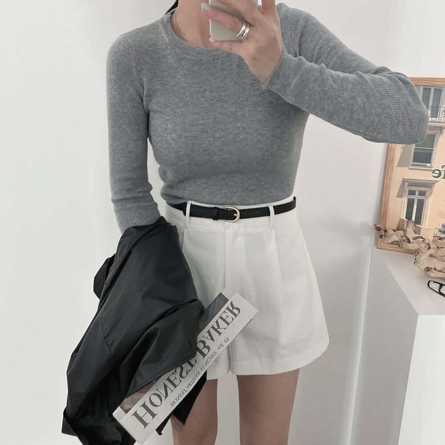 Шорты с поясом и защипами из высококачественного хлопка