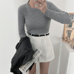 Шорты с поясом и защипами из высококачественного хлопка