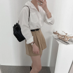 Шорты с поясом и защипами из высококачественного хлопка