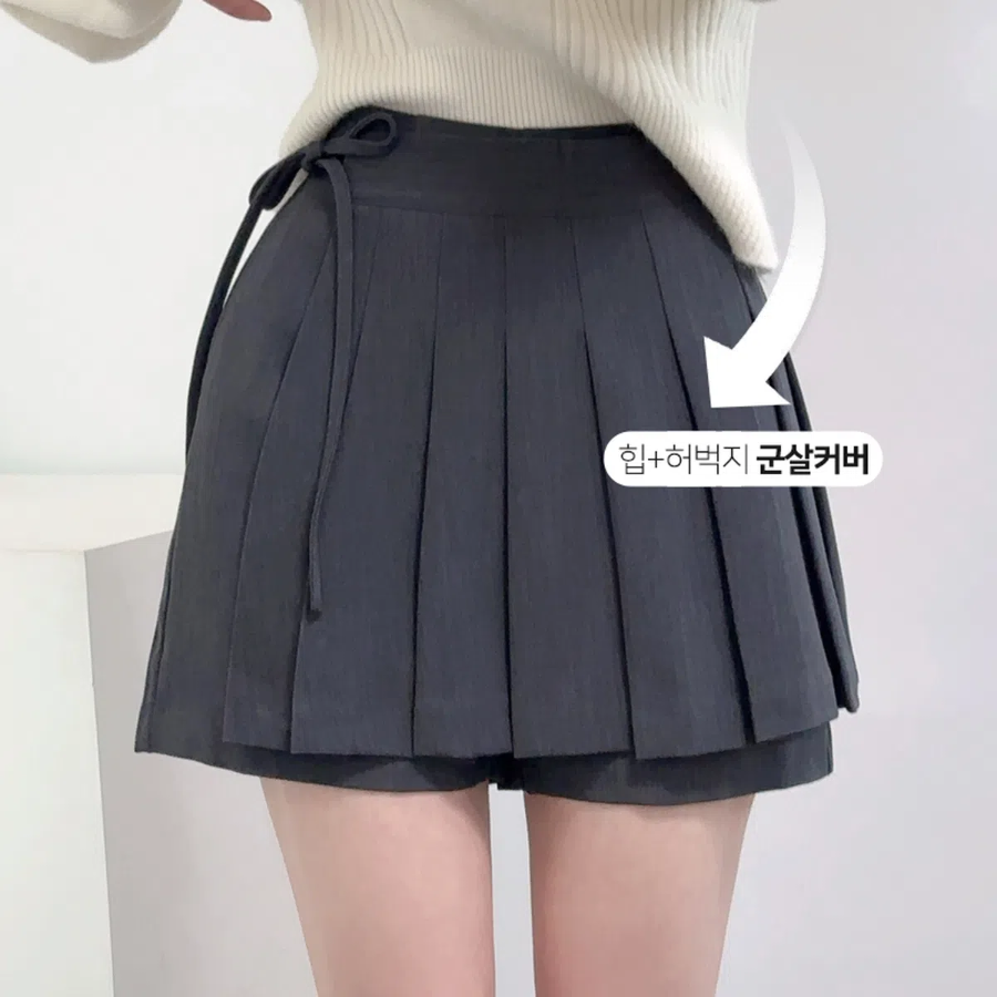 Комплект из юбки-обёртки и шорт Liell — плиссированная мини-юбка с шортами