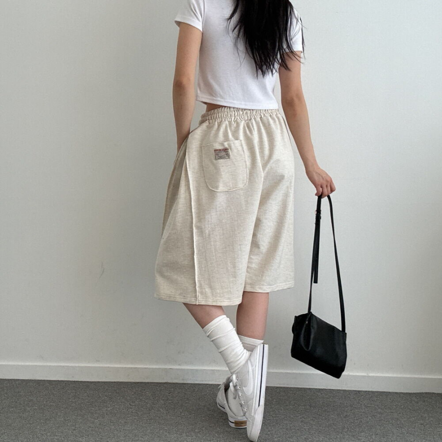 Бермуды с накладными карманами и защипами Point