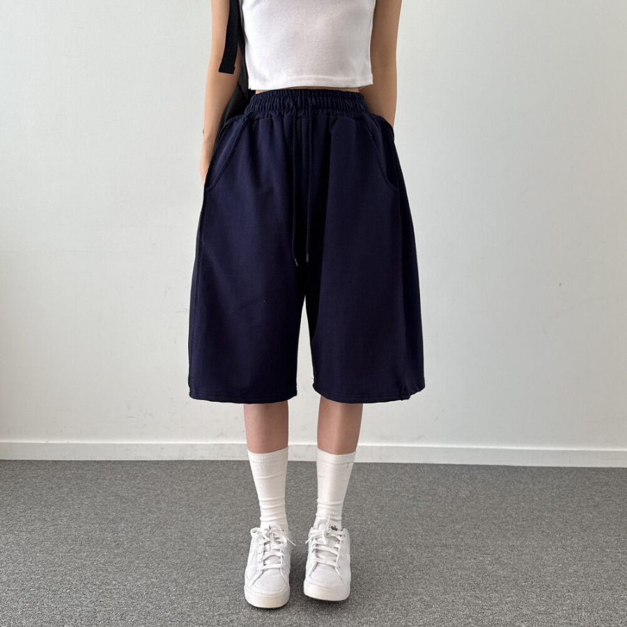 Бермуды с накладными карманами и защипами Point