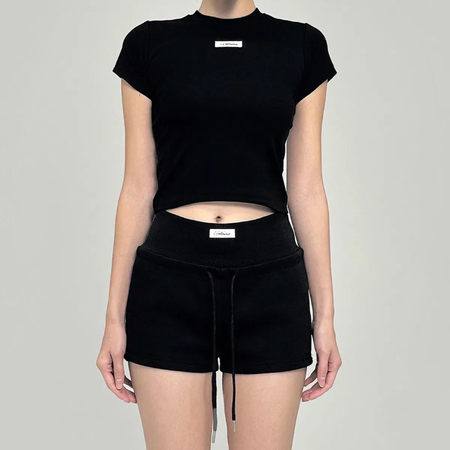 Шорты Hodie Parva с фирменным лейблом