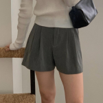 Укорочённые пинстрайп-шорты с защипами