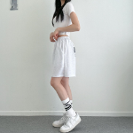 Женские спортивные шорты с защипами и надписью на бёдре